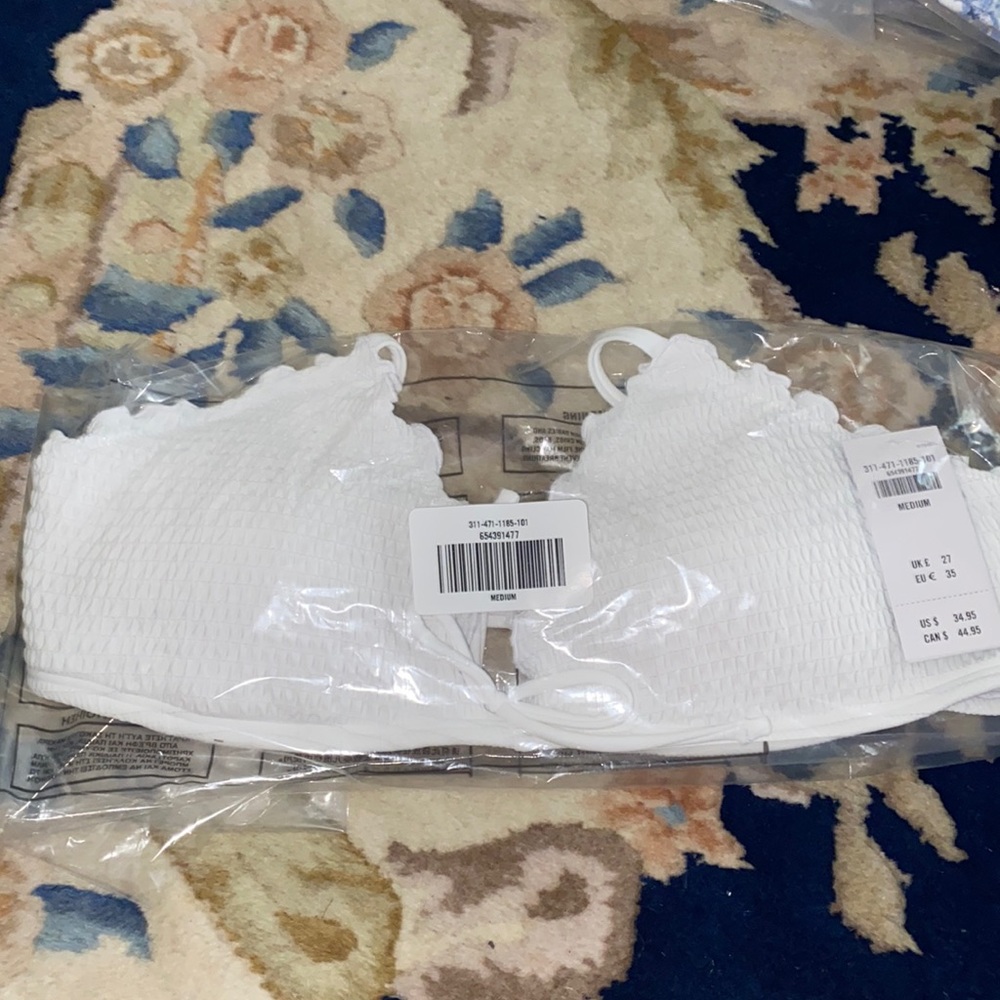 NWT - Hollister Women’s Smocked Lettuce Edge Triangle Bikini Top (White Ruffle)
